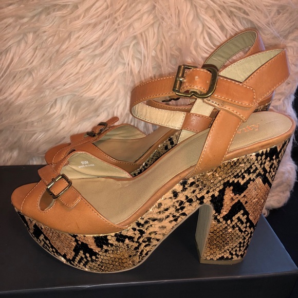 Levity Snakeskin Platform Sandal - Picture 4 of 6